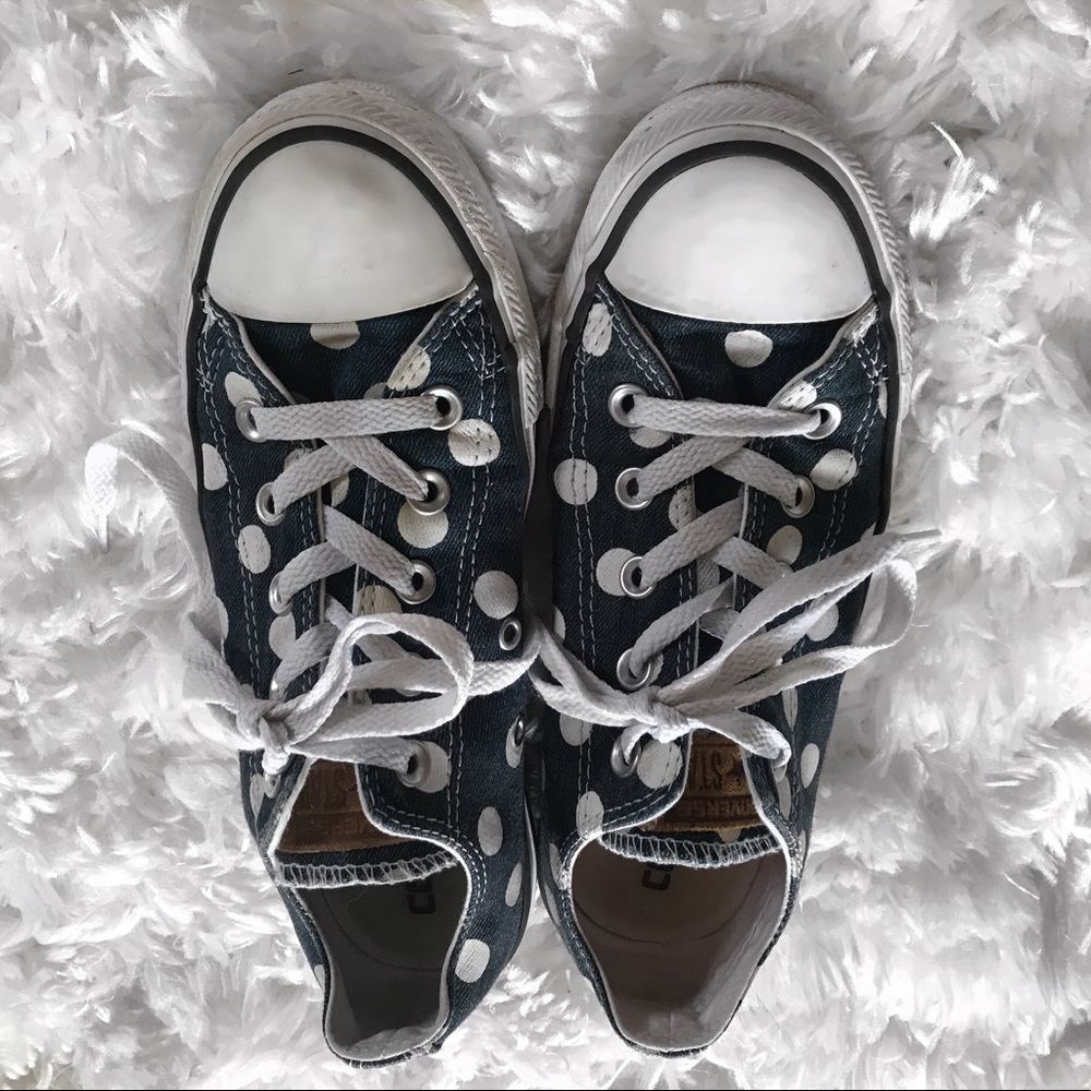 Women size 6 polka dot converse